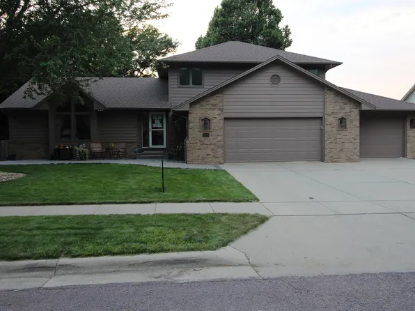 1005 N Breckenridge Cir, Sioux Falls, SD 57110