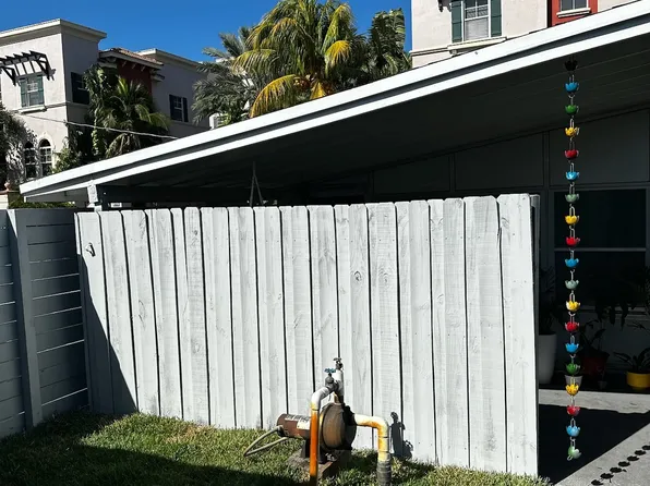 1020 NE 17th Way, Fort Lauderdale, FL 33304