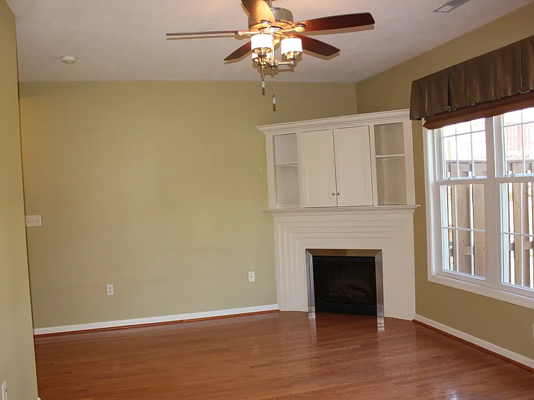 2948 Crystal Spring Ln — Photo 4