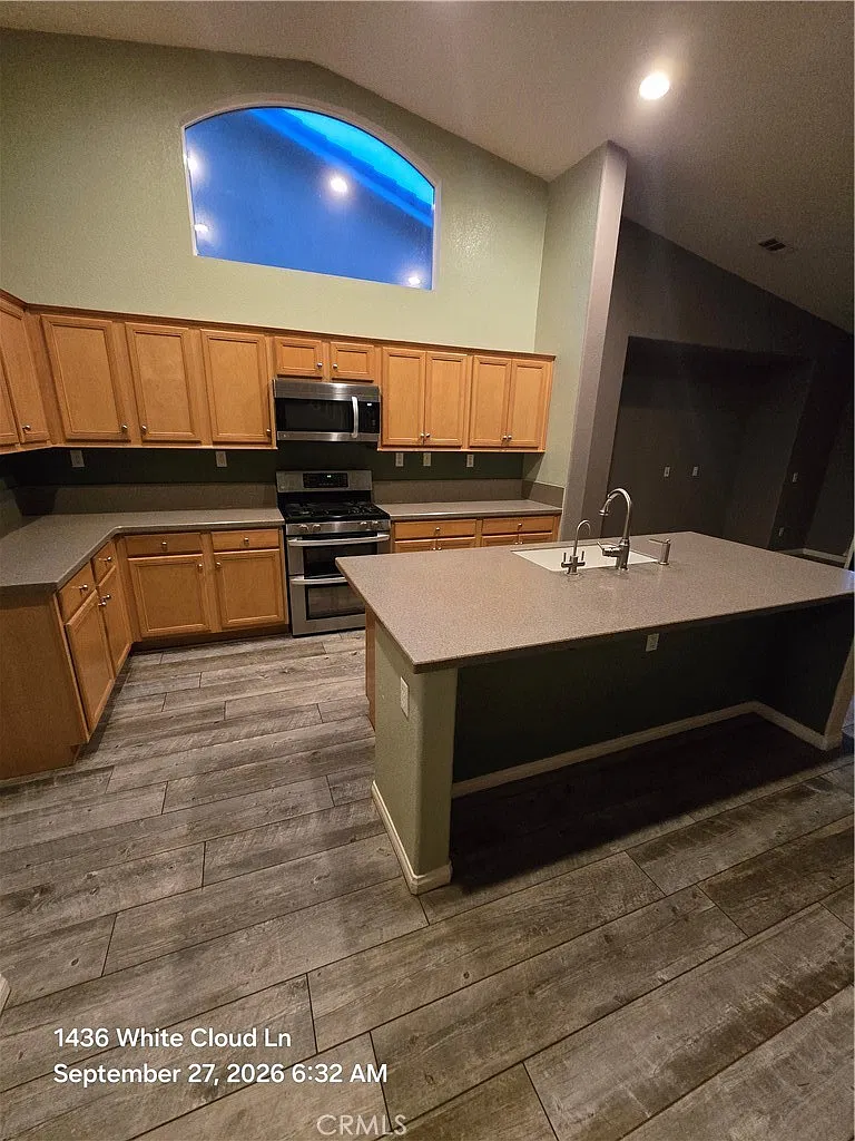3 bed, 2.5 bath, 2076 sqft, $3,100 — Photo 4