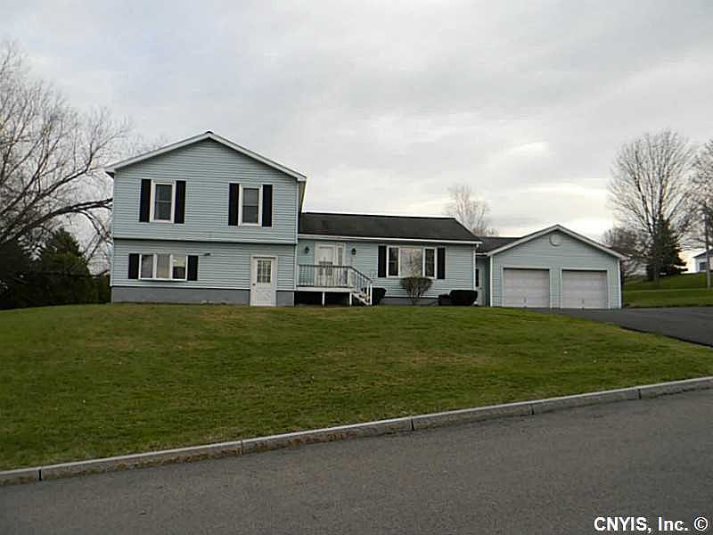 1st image of 15 Hillcrest Dr
