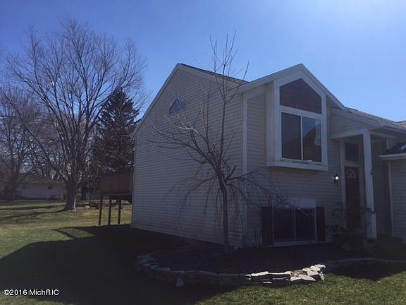 3rd image of 241 Jennifer Ln