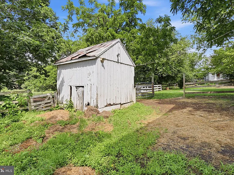 8606 Yellow Springs Rd — Photo 33