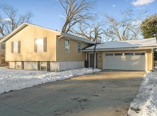 2602 Towne House Dr NE, Cedar Rapids, IA 52402