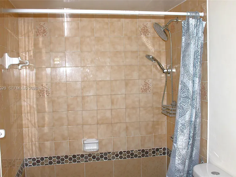 2260 W 55th St #2 — Photo 14