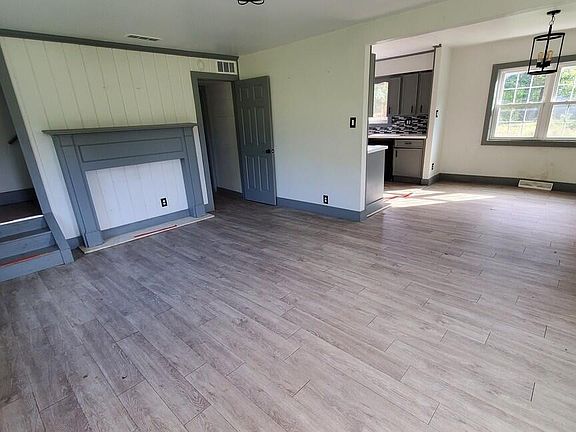 2nd image of 2991 Violet Ave