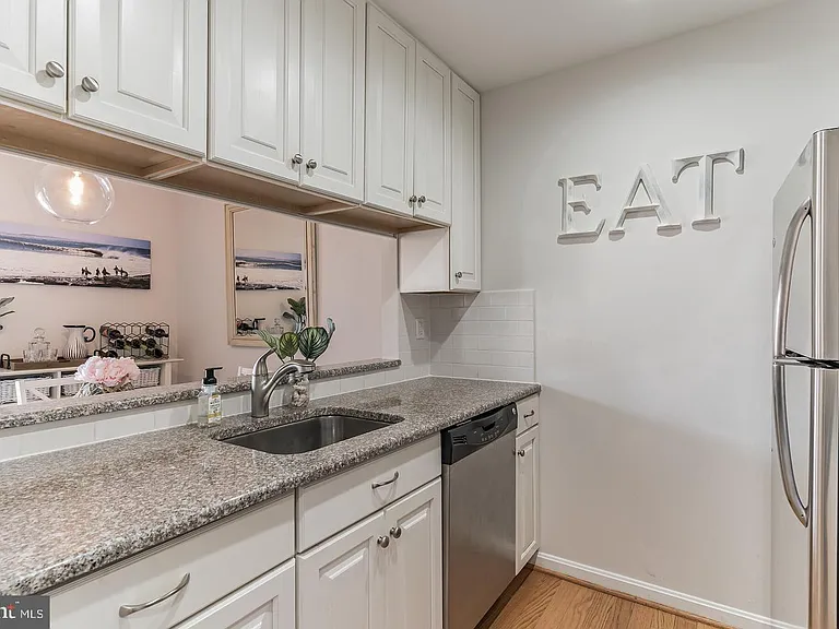 1020 N Stafford St #408 — Photo 6