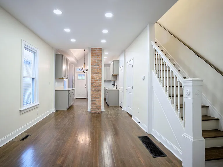 142 E Maynard Ave — Photo 5