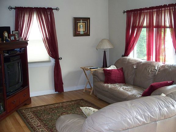 2nd image of 27 Newman Ave