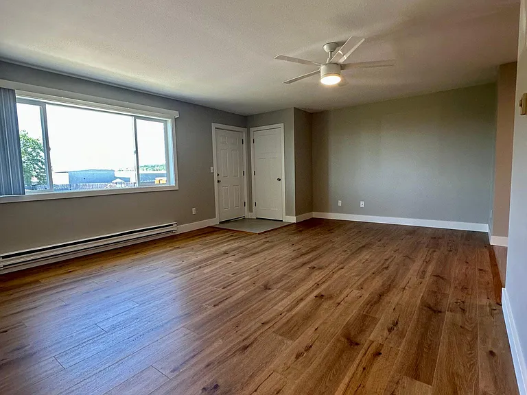 826 E Laramie St #F — Photo 2