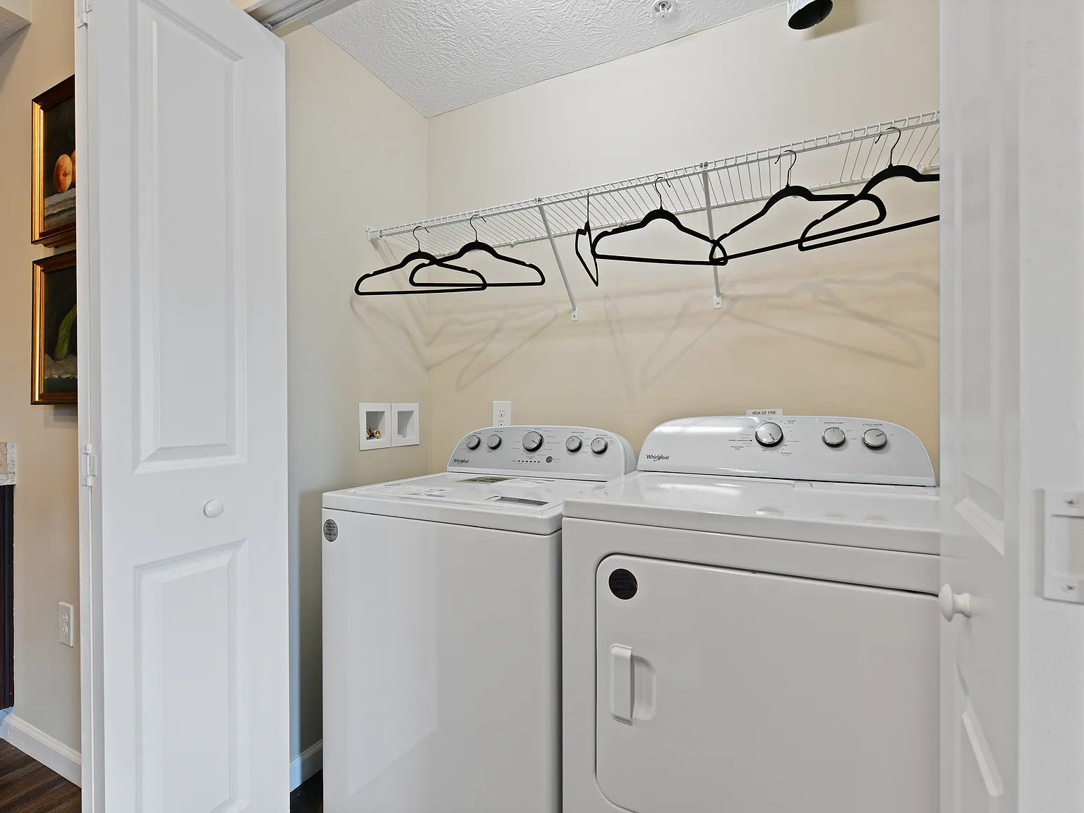 2 bed, 975 sqft, $1,560 — Photo 3