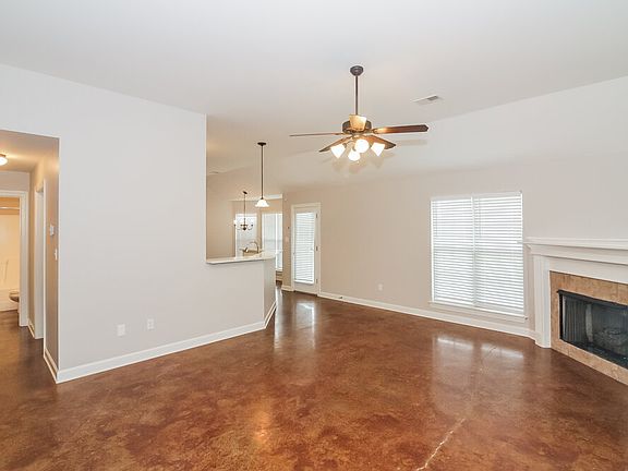 4th image of 8151 Park Pike Dr