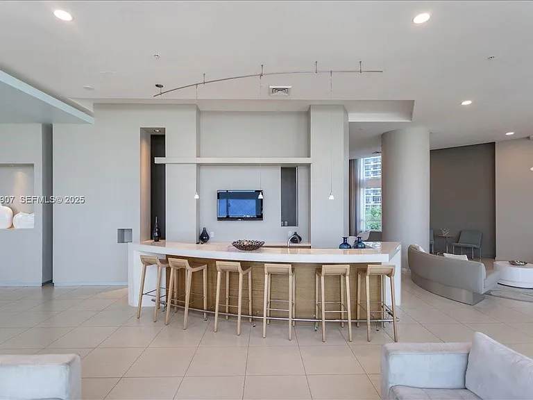 1900 N Bayshore Dr #912 — Photo 13