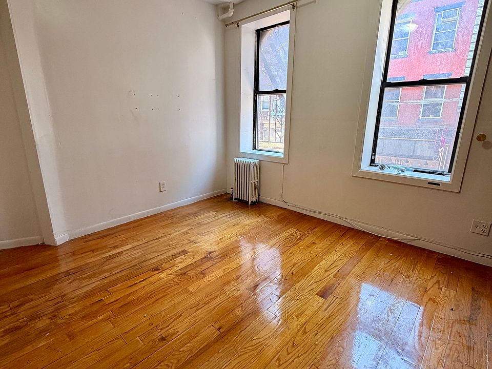 2nd image of 118 Macdougal St APT 1