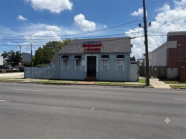 4304 S Claiborne Ave — Photo 9
