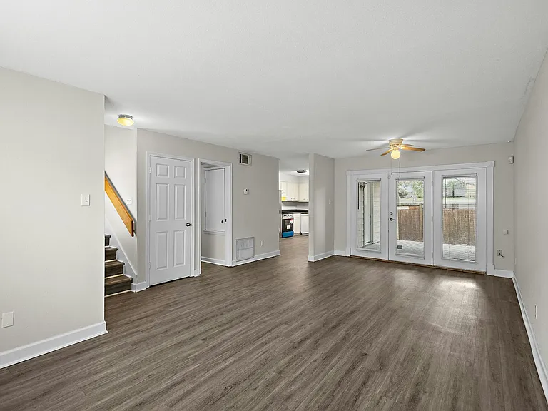 1013 Windrose Dr — Photo 4
