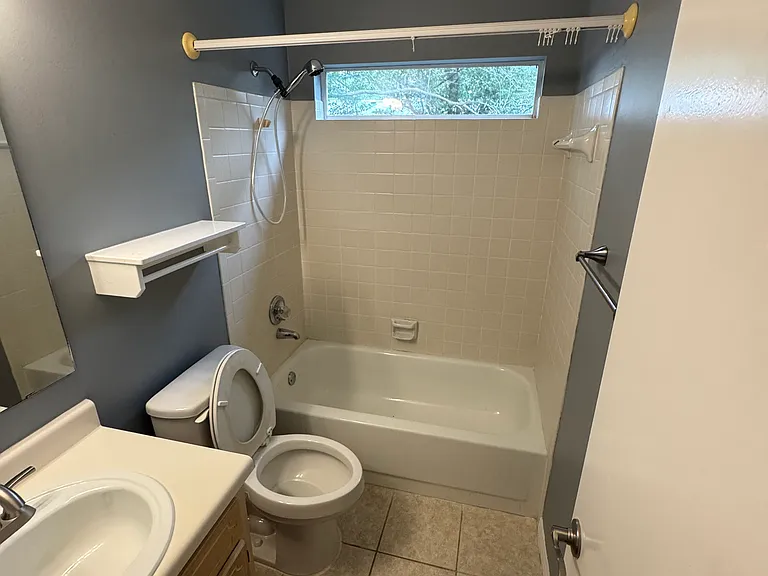 2074 Cambridge Cir — Photo 10