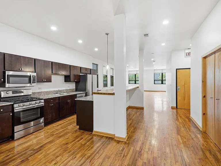 2723 N Clark St #2 — Photo 3