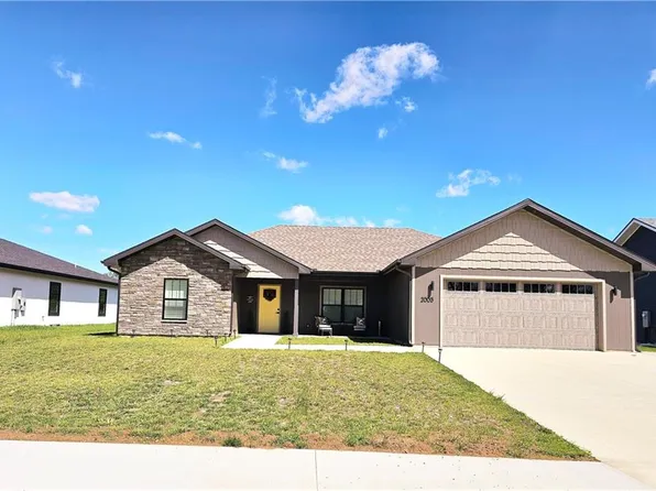 2003 E Cow Creek Ln, Pittsburg, KS 66762