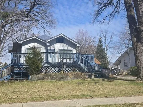 414 W Park Ave, Round Lake, IL 60073