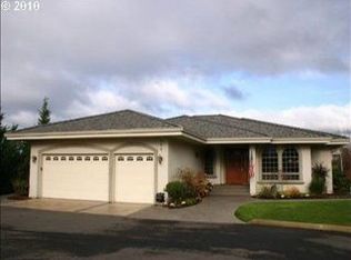 108 Fairway Village Ln, Roseburg, OR 97471