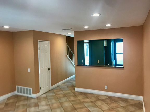 5th image of 99 Abbeywood Ln