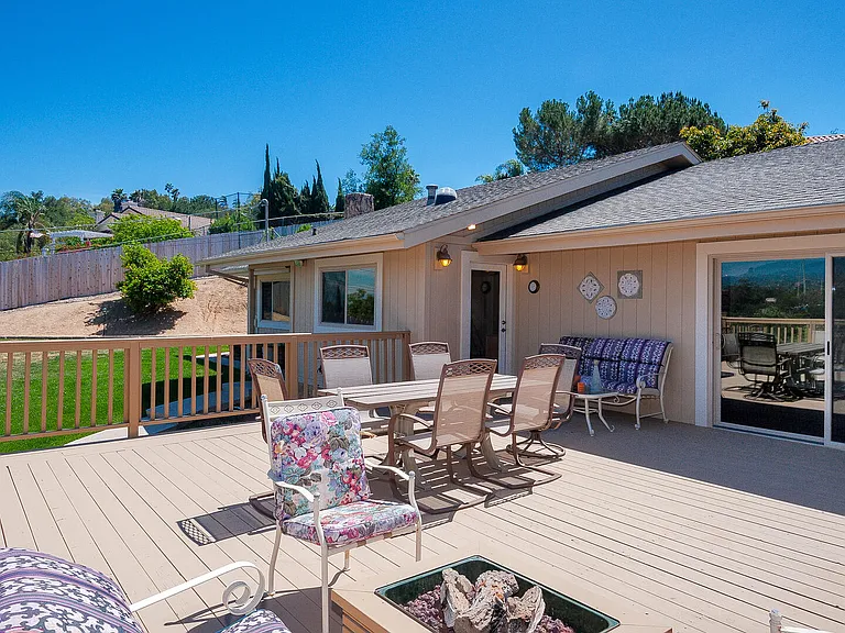 1527 Calavo Dr — Photo 13