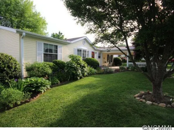212 Riverwind Dr, Hendersonville, NC 28739