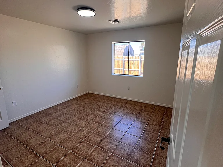 1505 N Yavapai St #1 — Photo 3
