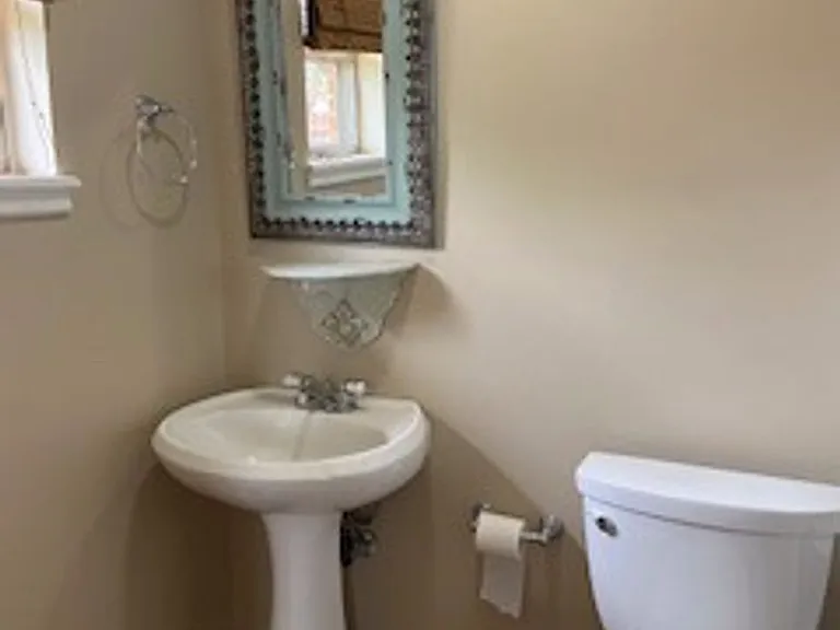 2250 Greenbriar Dr — Photo 16