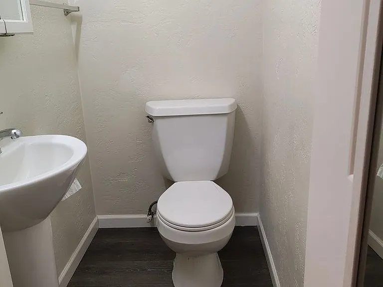 Nice Two Bedroom Duplex In Bethel Area — Photo 20