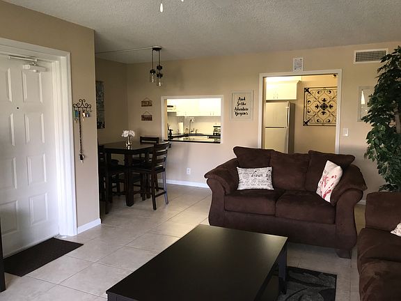 2nd image of 1103 Green Pine Blvd APT B1