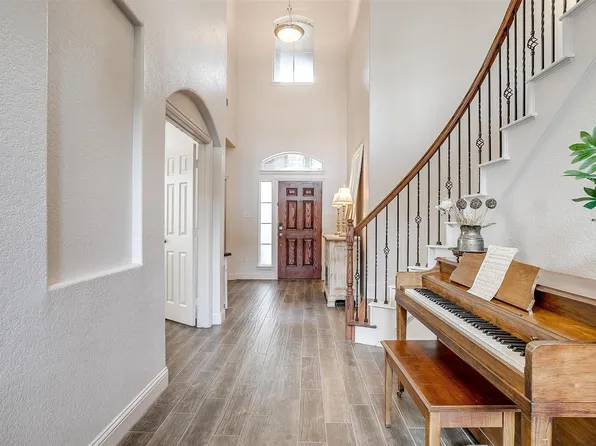 9820 Mullins Crossing Dr, Fort Worth, TX 76126