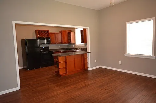3 Bedrooms & 2 Full Bathrooms! — Photo 3