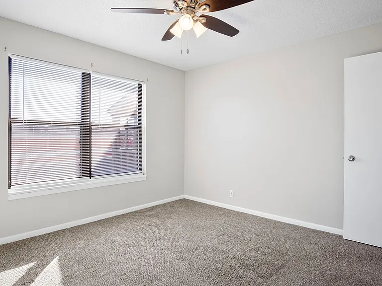 Hillside Apartments — Photo 12