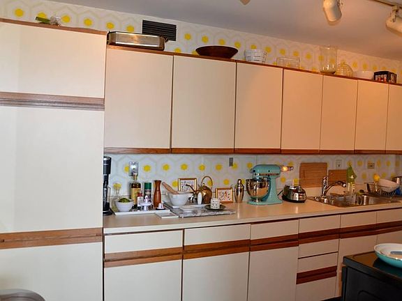 4th image of 330 W Diversey Pkwy APT 2806