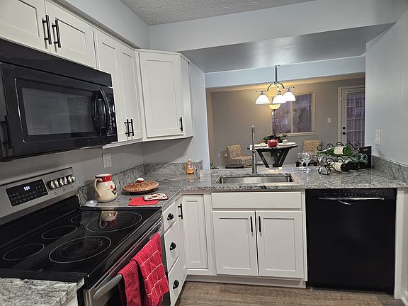3rd image of 5942 Rowanberry Dr