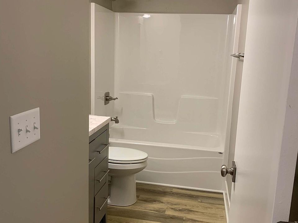 1st image of 211 3rd St E #211