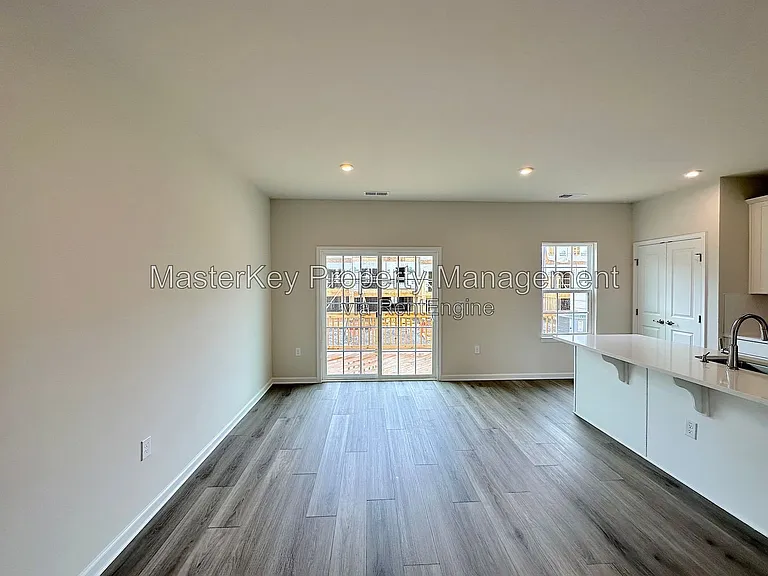 1018 Kentlands Dr — Photo 10
