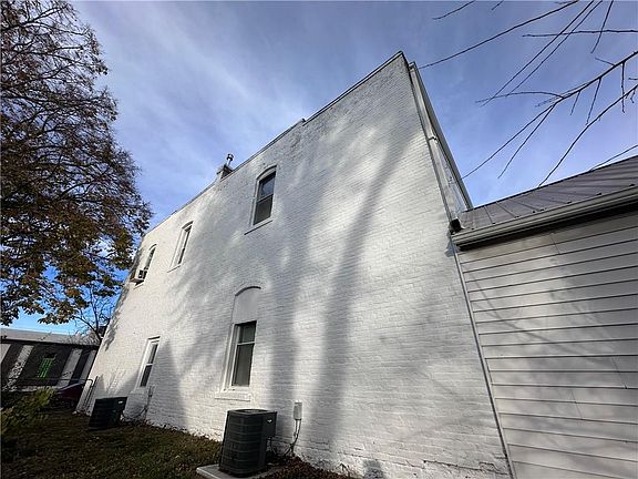 4th image of 919 N 7th St