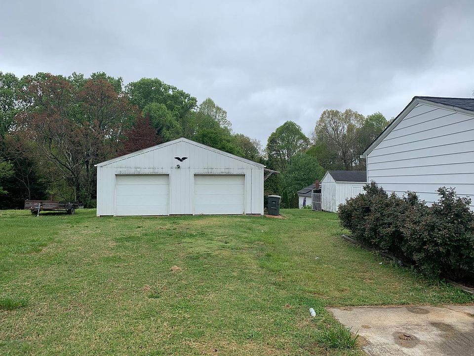 2nd image of 1305 Brewer Rd