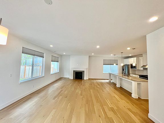 5th image of 1465 Bandera Ave SE