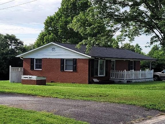 2nd image of 375 Dyson Ln