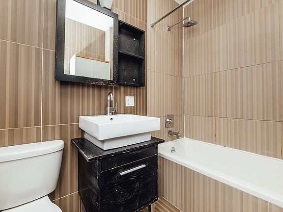 3rd image of 312 Bedford Ave #2D