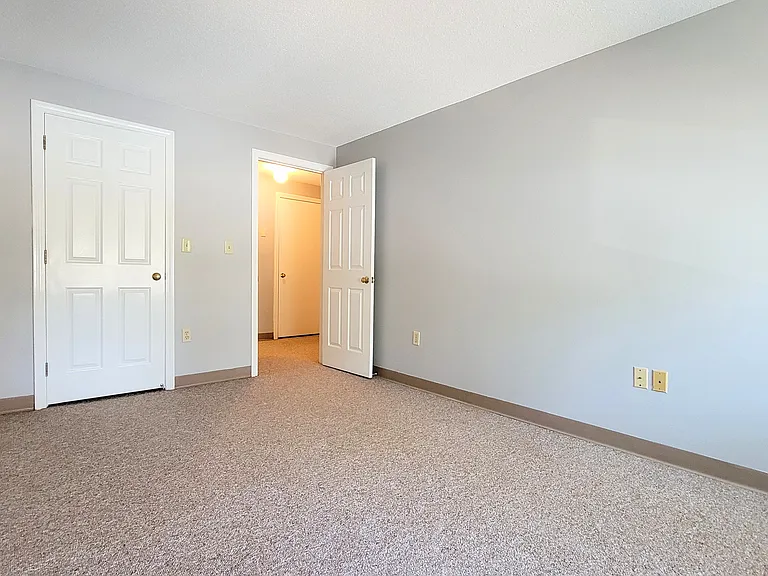 12 Block Ave #52 — Photo 8