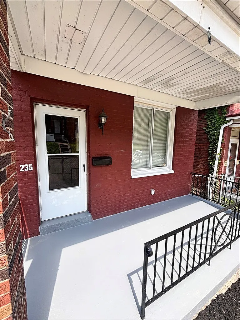 Building Photo - 235 Arabella St