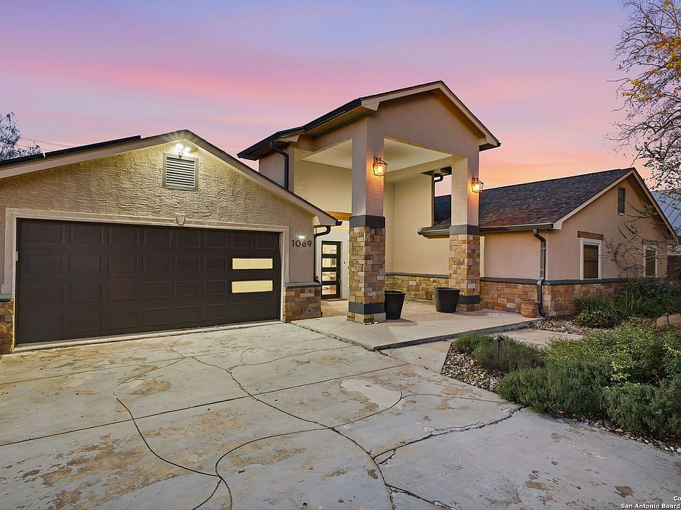 2nd image of 1069 IVY LN