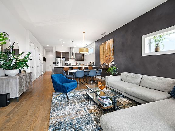 4th image of 2424 W Chicago Ave #203