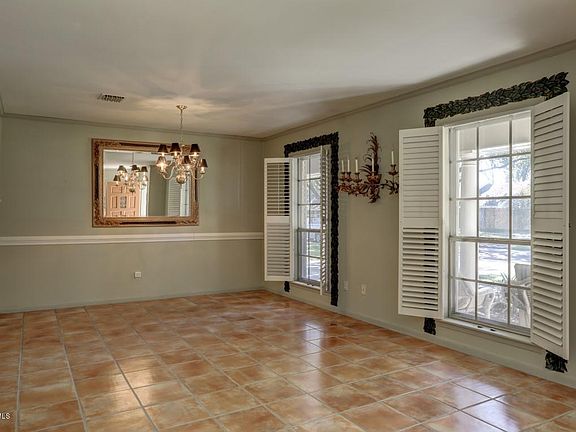 5th image of 409 Marilyn Dr