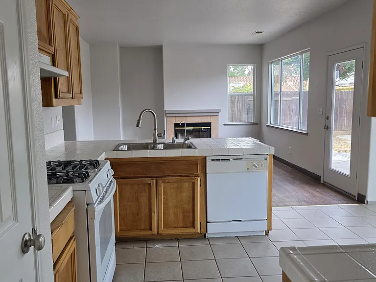 714 Syrah Ct — Photo 11